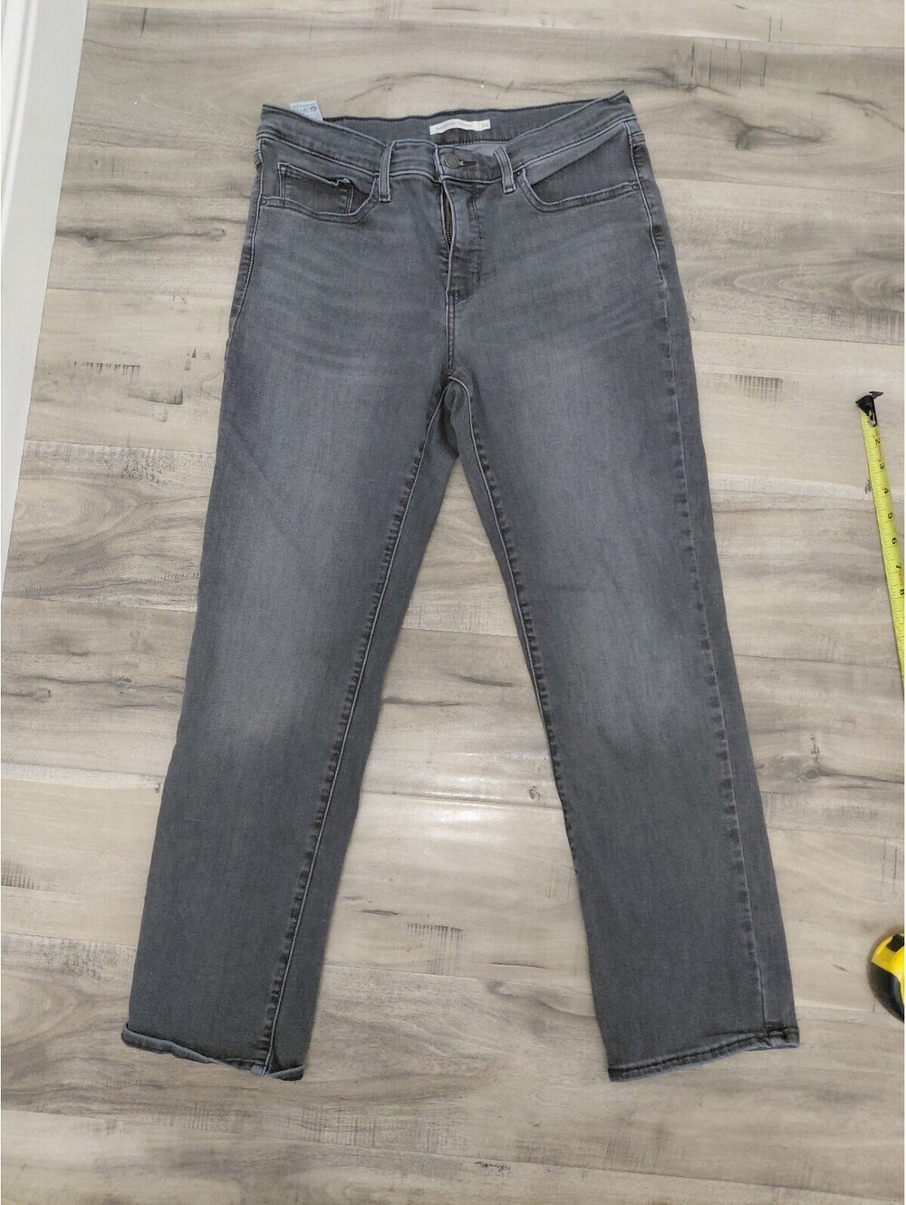 Levi's 314 Shaping Straight Women's Jeans Gray Size 31